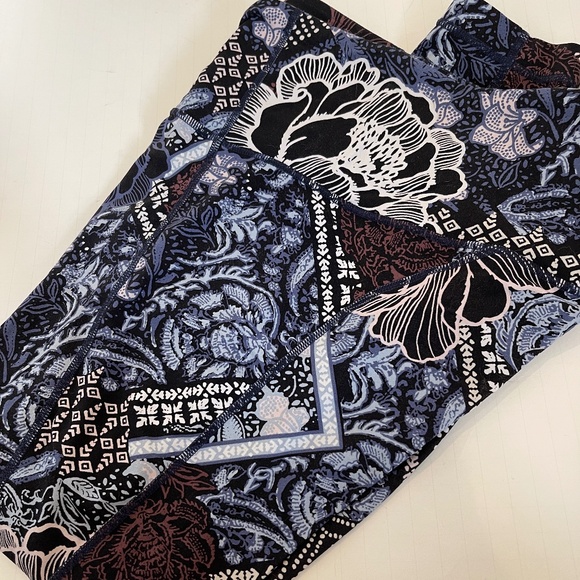 ATHLETA Long Nylon/Spandex Running/Exercise Tights: Floral Print: MEDIUM; NWOT! - Picture 3 of 7
